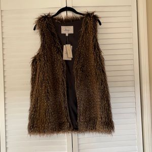Bass stylish faux fur vest